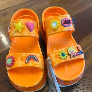 Disney Parks 2024 Lizzie McGuire Crocs W6
NWT